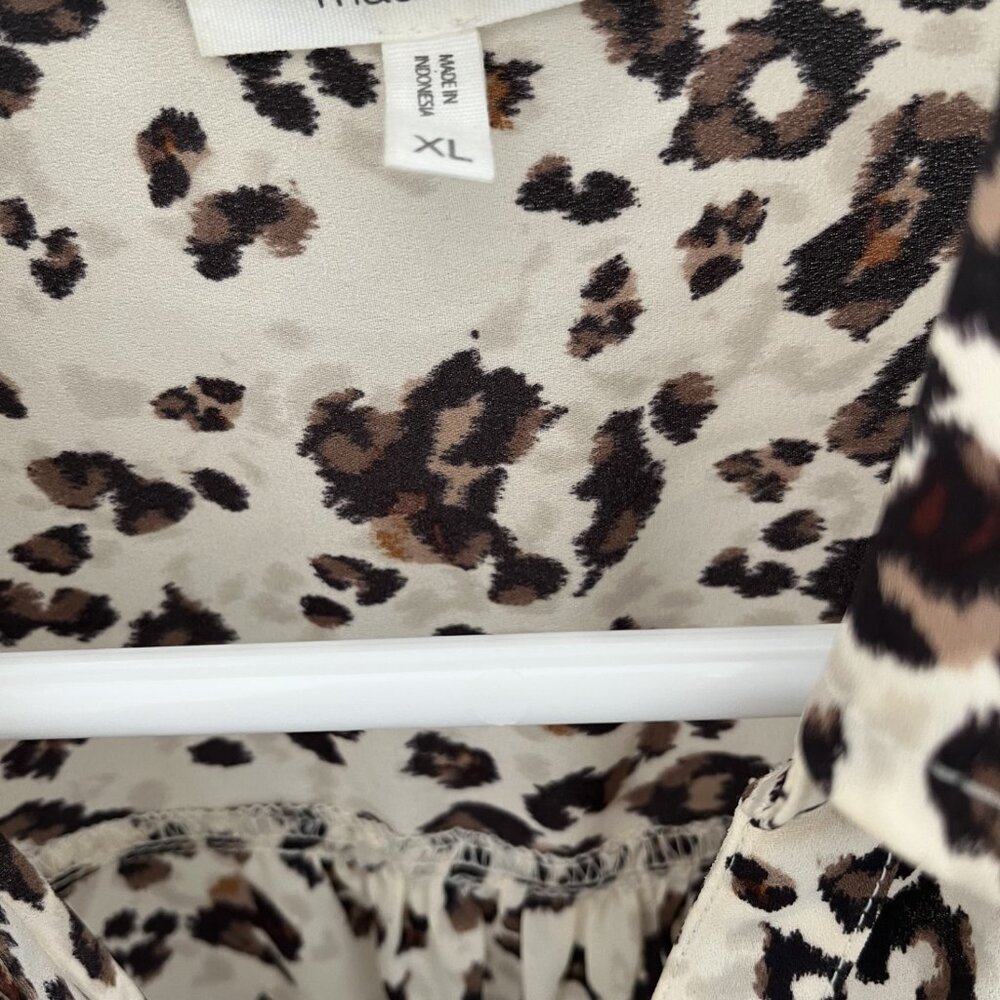 Animal Print Blouse XL Maurices Button Up Flowy Business Casual Chic Trending - Picture 2 of 6